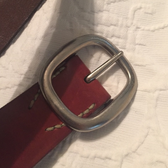 1.25 in thick brown leather belt - Picture 2 of 2