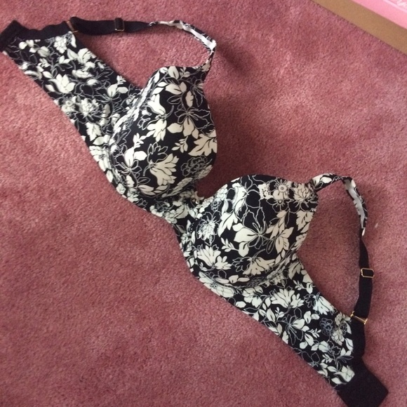 B&w floral Soma bra embraceable full coverage