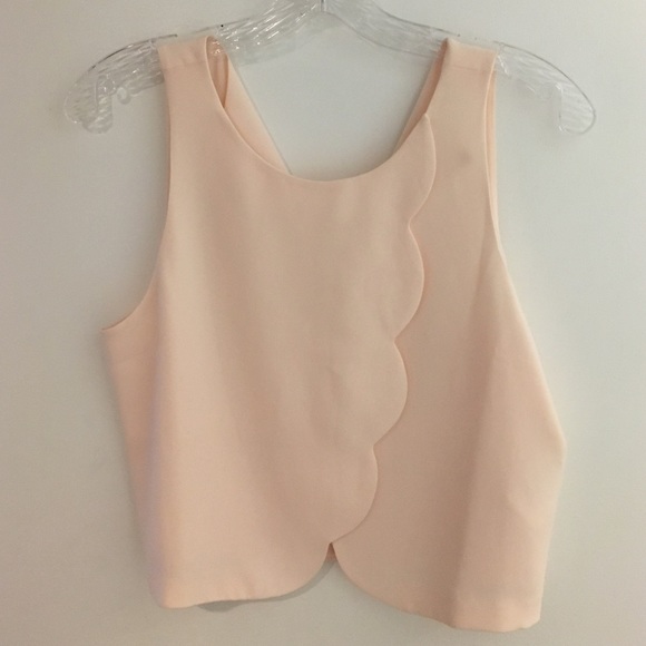 Club Monaco Tops - NWOT club Monaco pink crop top