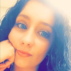 Meet your Posher, Leeia