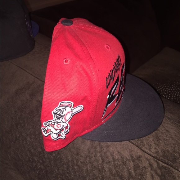 Cincinnati Reds hat - Picture 2 of 3