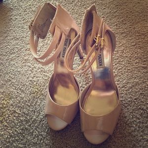Steve Madden Shoes - Nude patent open toe heel 🚩 Summer Style! Steve Madden Shoes - Nude patent open toe heel 🚩 Summer Style!