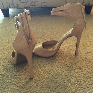 Steve Madden Shoes - Nude patent open toe heel 🚩 Summer Style! Steve Madden Shoes - Nude patent open toe heel 🚩 Summer Style!