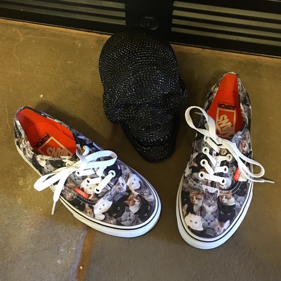 ASPCA Cat Vans Size 7