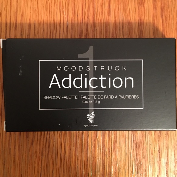 Younique addiction shadow palette.