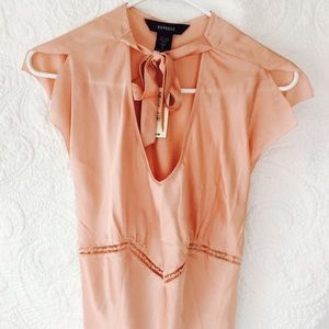 🇺🇸4TH OF JULY SALE‼💥️NWT Express blush blouse!