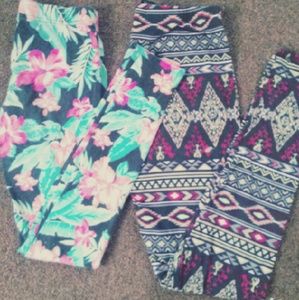 A 2 set bundle of leggings