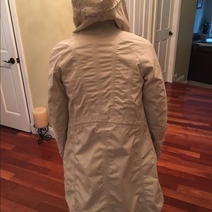 Lululemon rain jacket with hood. Printed. Size 4.