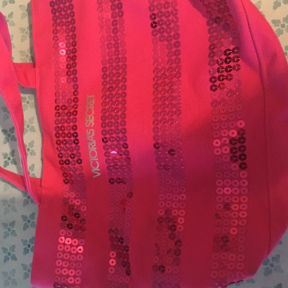 pink vs bag