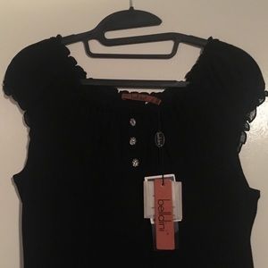 Super cute Ladies black top!🙌🏾🔥❤️