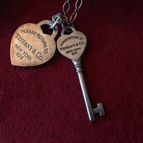 Tiffany & Co. Jewelry - Tiffany & Co. Heart and key charm chain necklace💋 Tiffany & Co. Jewelry - Tiffany & Co. Heart and key charm chain necklace💋
