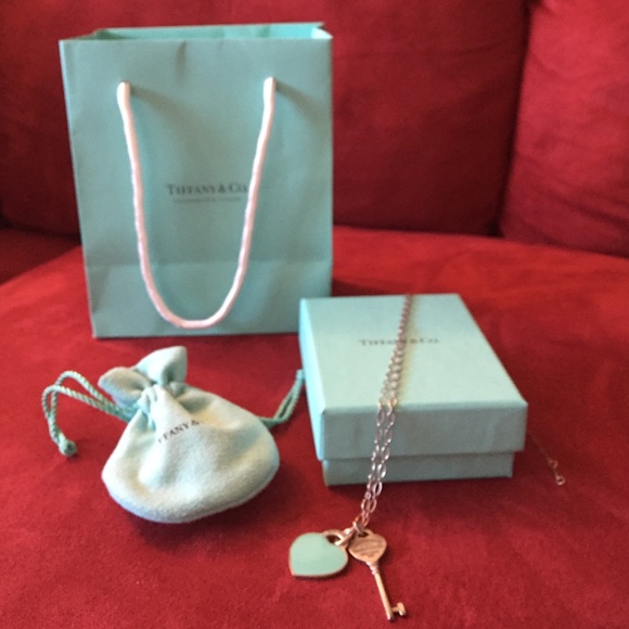 Tiffany & Co. Jewelry - Tiffany & Co. Heart and key charm chain necklace💋 Tiffany & Co. Jewelry - Tiffany & Co. Heart and key charm chain necklace💋