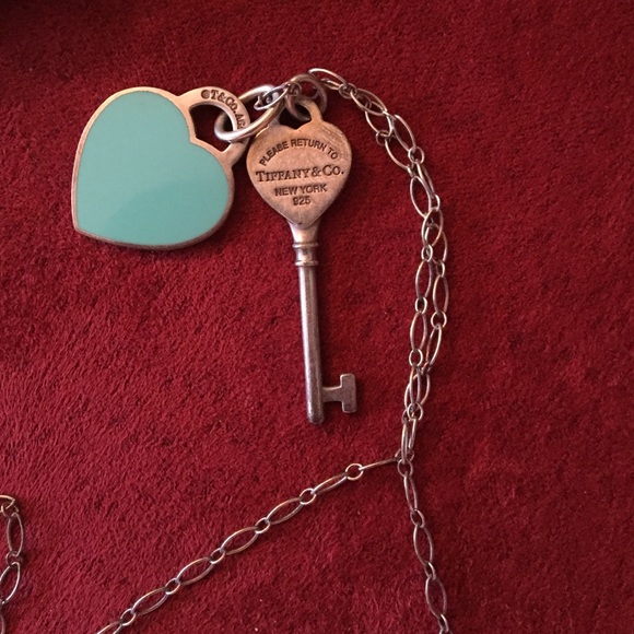 Tiffany & Co. Jewelry - Tiffany & Co. Heart and key charm chain necklace💋 Tiffany & Co. Jewelry - Tiffany & Co. Heart and key charm chain necklace💋