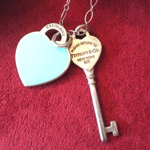 Tiffany & Co. Jewelry - Tiffany & Co. Heart and key charm chain necklace💋 Tiffany & Co. Jewelry - Tiffany & Co. Heart and key charm chain necklace💋