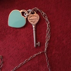 Tiffany & Co. Jewelry - Tiffany & Co. Heart and key charm chain necklace💋 Tiffany & Co. Jewelry - Tiffany & Co. Heart and key charm chain necklace💋