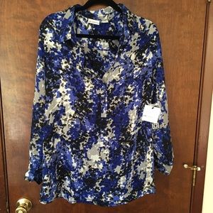 Brand new classy top. Great for work.