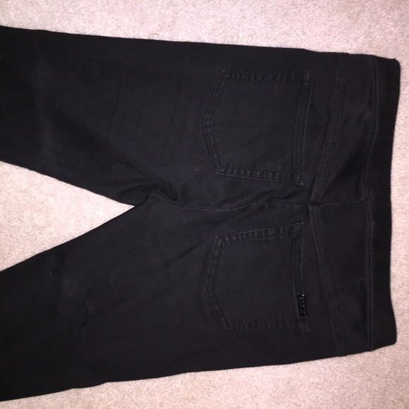 Jennifer Lopez black skinny stretch pants