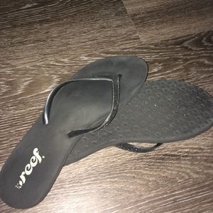 HARDLY WORN Reef Flip Flops w/Sparkly Straps