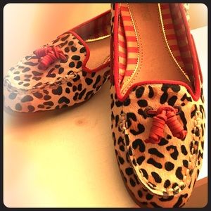 Calling all leopard (flats) lovers! 🐆