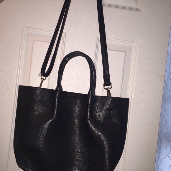 black shoulder bag