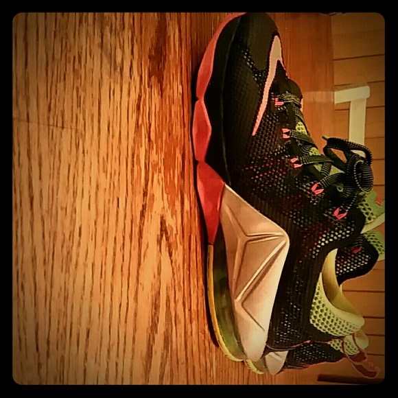 Lebron 12 low brand new size 7 and women 8.5