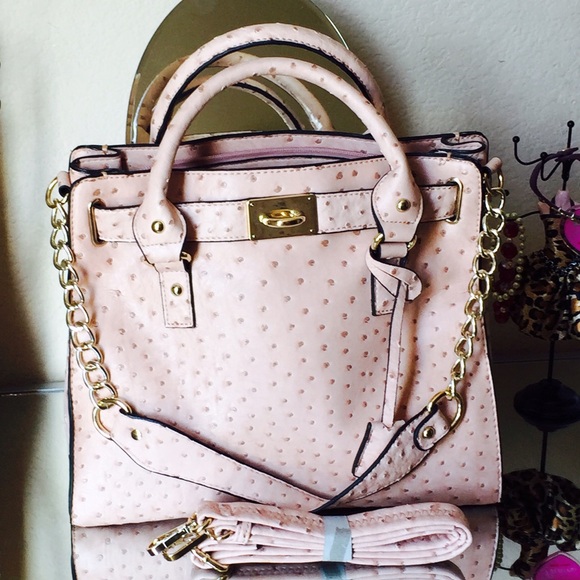 JustFab Bags - Ostrich texture Purse NWOT JustFab Bags - Ostrich texture Purse NWOT