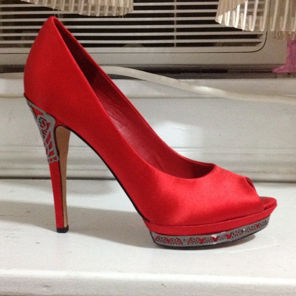 BCBG pumps