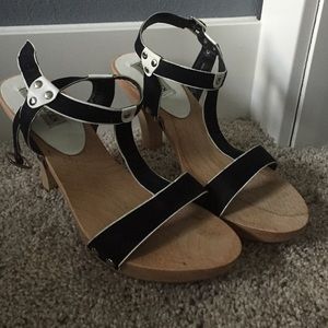 Steve Madden black and white wood heels