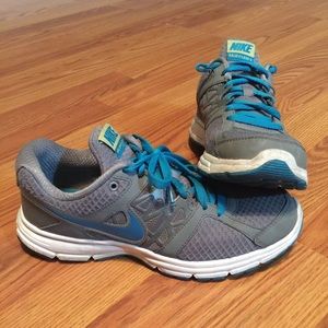 Womens size 9 grey and blue nike