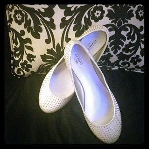 UNFORGETTABLE MOMENTS SHOES