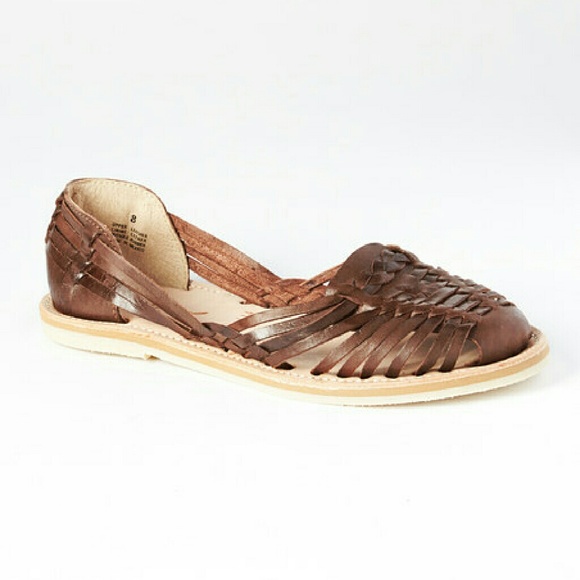 Leather wicker sandal NWOT
