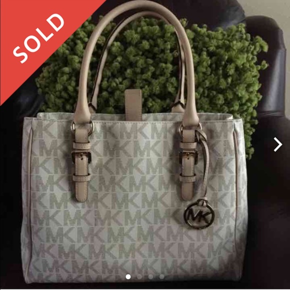 One hour sale Michael korse fina price I taken 🎉