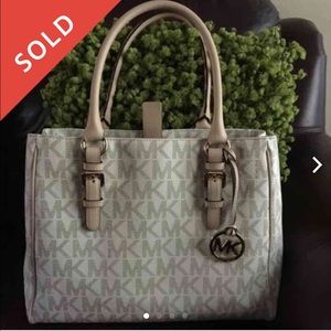 One hour sale Michael korse fina price I taken 🎉