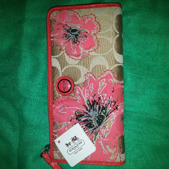 Authentic Coach wallet - Picture 1 of 4