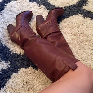 Vince Camuto knee-high leather boots, size 8.0