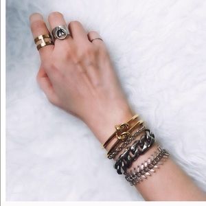 Knot cuff -18k gold plated