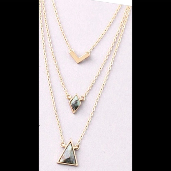 Lace romper + FREE tiered necklace - Picture 5 of 5