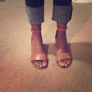 Cognac Steve Madden sandal