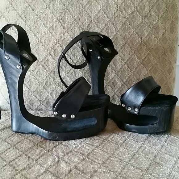 lunchiny  Shoes - Lunchiny black unique heels