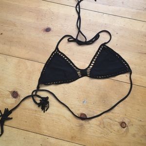 Acacia 2016 Andy top in black