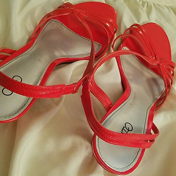 Kitten heels