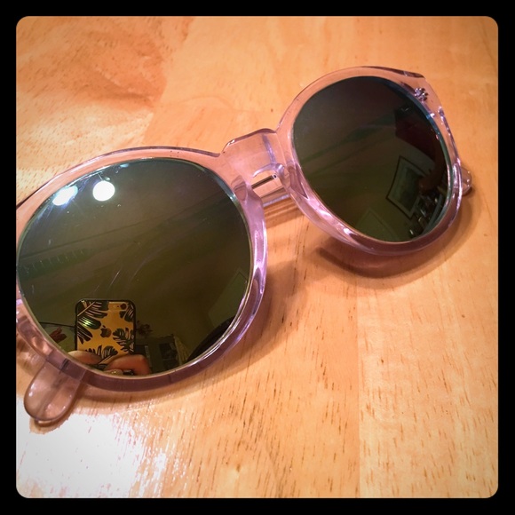 Mirrored, round sunglasses 🕶☀️