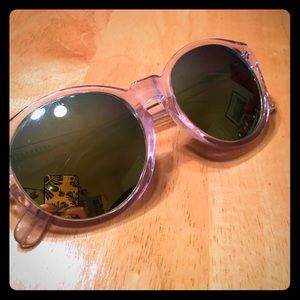Mirrored, round sunglasses 🕶☀️