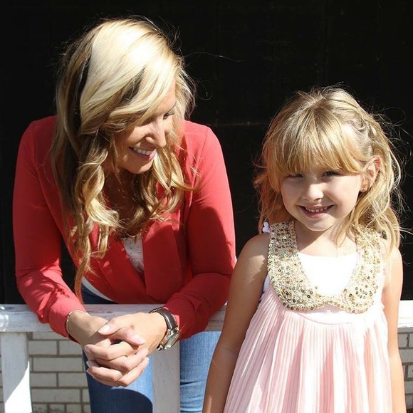 Meet your Posher, Lauren - Picture 4 of 4