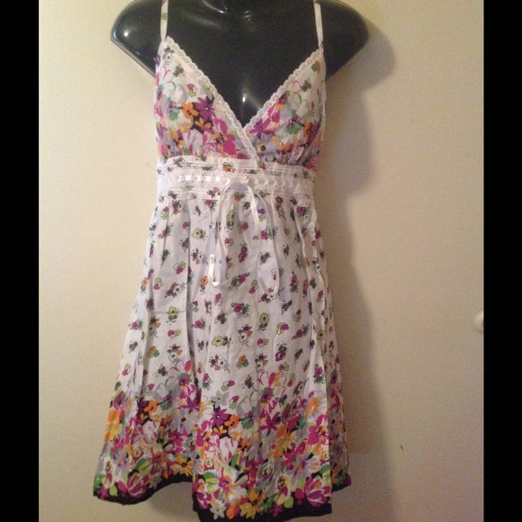 Cute summer fun dress.