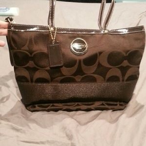 Chocolate brown Signature Classic Coach Tote!