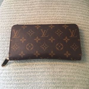 Authentic Louis Vuitton Zippy Wallet