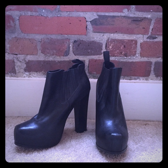Steve Madden Platform Leather Ankle Booties