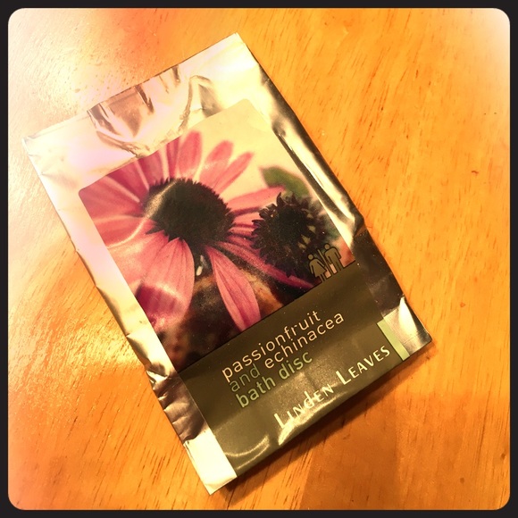 Linden Leaves Passionfruit + Echinacea bath disc