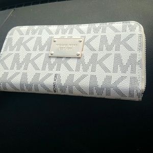 Michael kors wallet